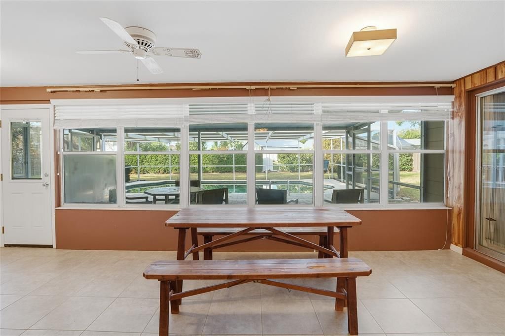 待售: $430,000 (4 贝兹, 2 浴室, 2113 平方英尺)