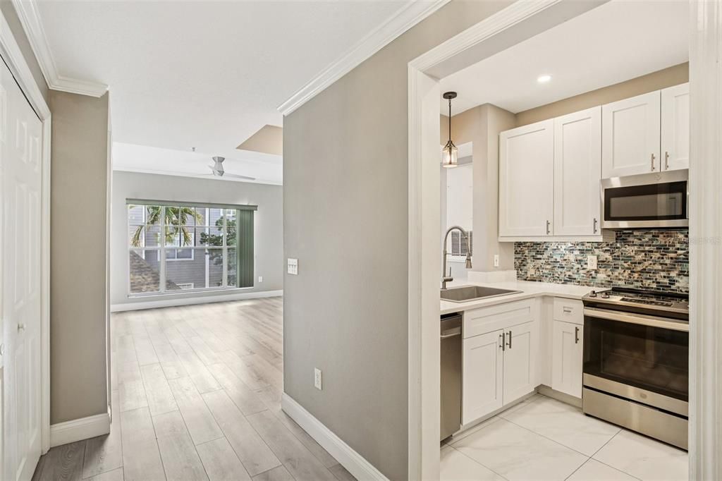 For Sale: $515,000 (2 beds, 2 baths, 1059 Square Feet)