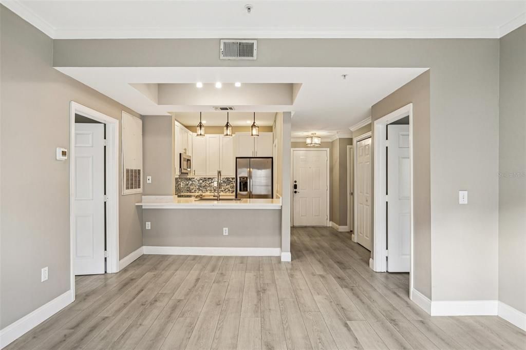 For Sale: $515,000 (2 beds, 2 baths, 1059 Square Feet)