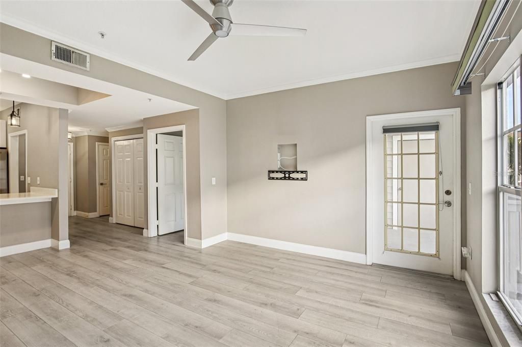 For Sale: $515,000 (2 beds, 2 baths, 1059 Square Feet)