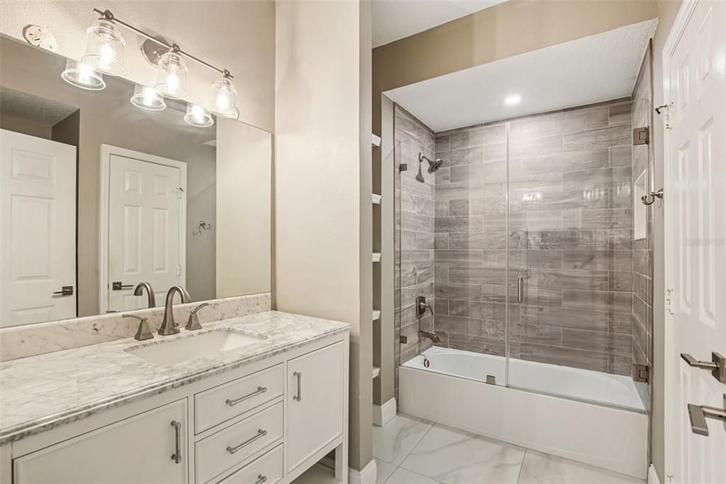 For Sale: $515,000 (2 beds, 2 baths, 1059 Square Feet)