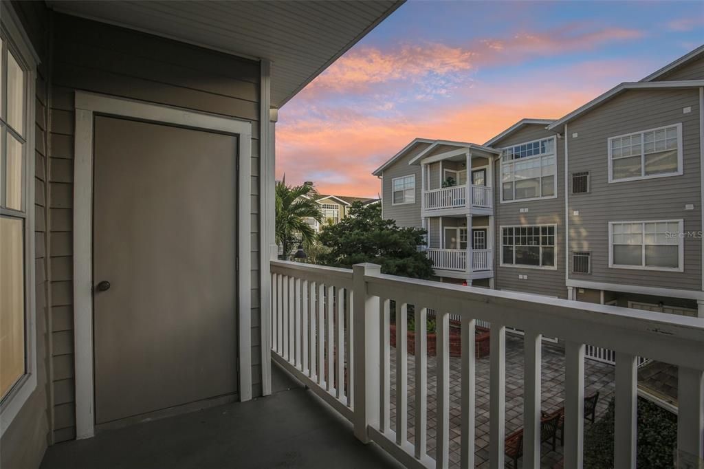 For Sale: $515,000 (2 beds, 2 baths, 1059 Square Feet)