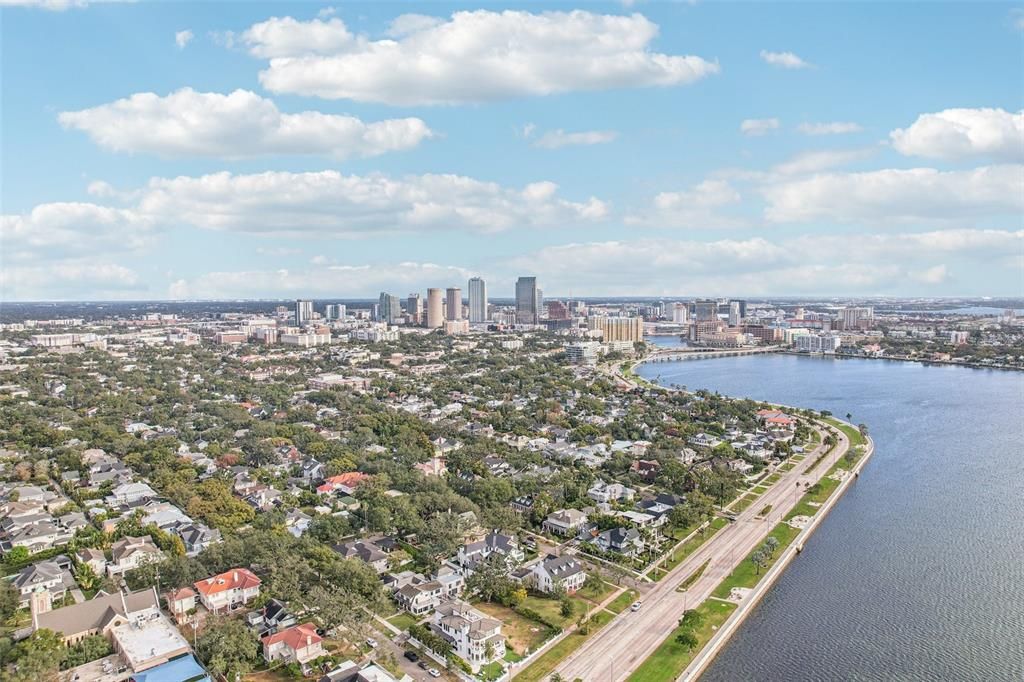 For Sale: $515,000 (2 beds, 2 baths, 1059 Square Feet)