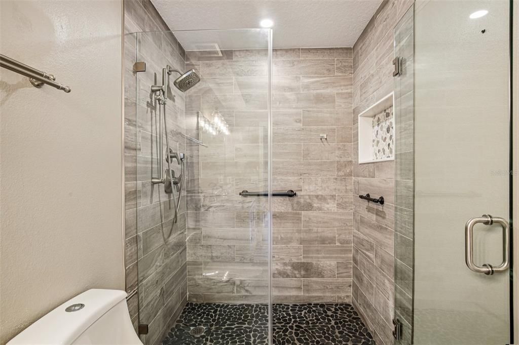 For Sale: $515,000 (2 beds, 2 baths, 1059 Square Feet)