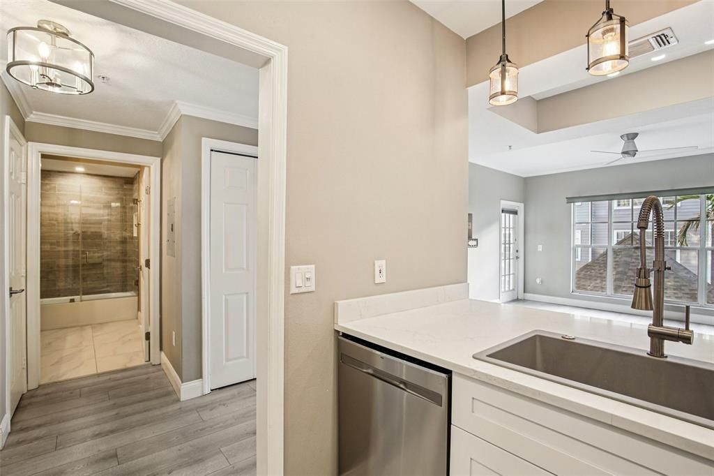 For Sale: $515,000 (2 beds, 2 baths, 1059 Square Feet)