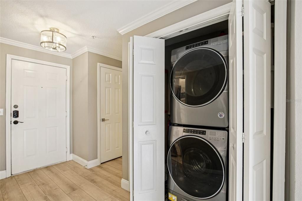 For Sale: $515,000 (2 beds, 2 baths, 1059 Square Feet)