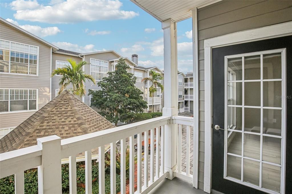 For Sale: $515,000 (2 beds, 2 baths, 1059 Square Feet)