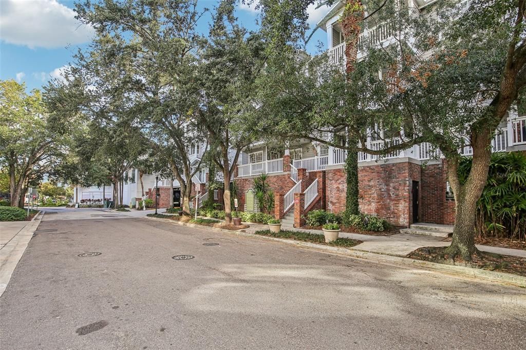 For Sale: $515,000 (2 beds, 2 baths, 1059 Square Feet)