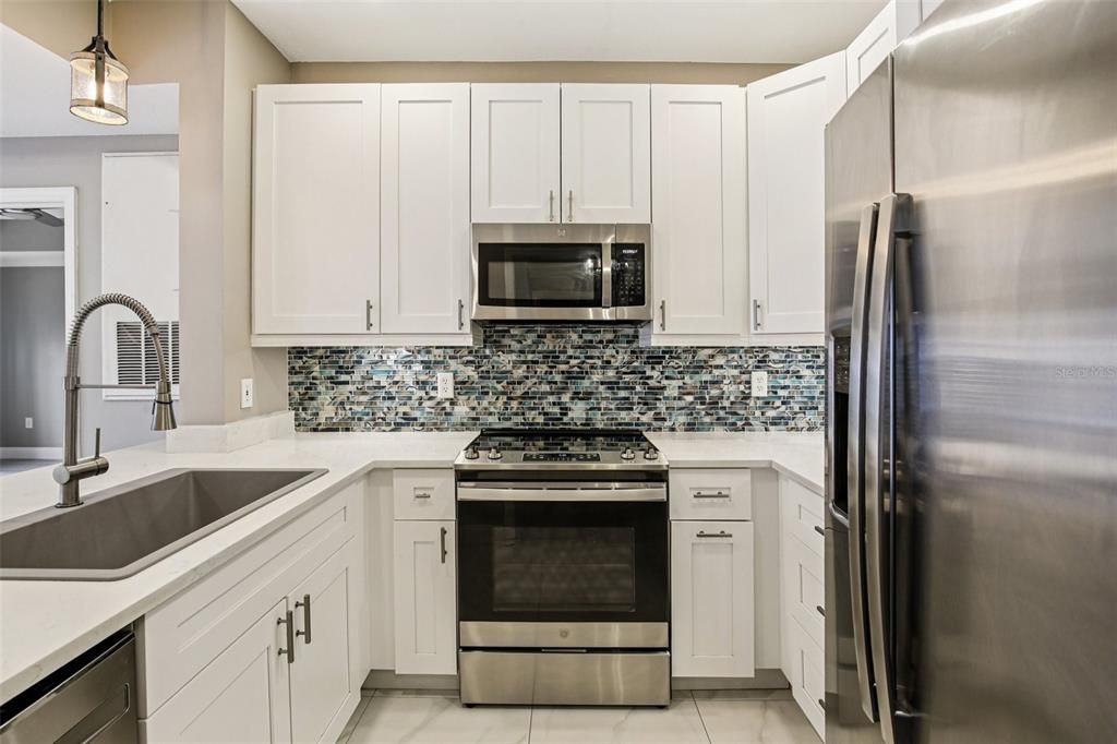 For Sale: $515,000 (2 beds, 2 baths, 1059 Square Feet)