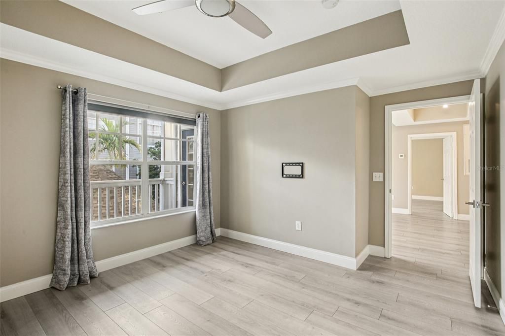 For Sale: $515,000 (2 beds, 2 baths, 1059 Square Feet)