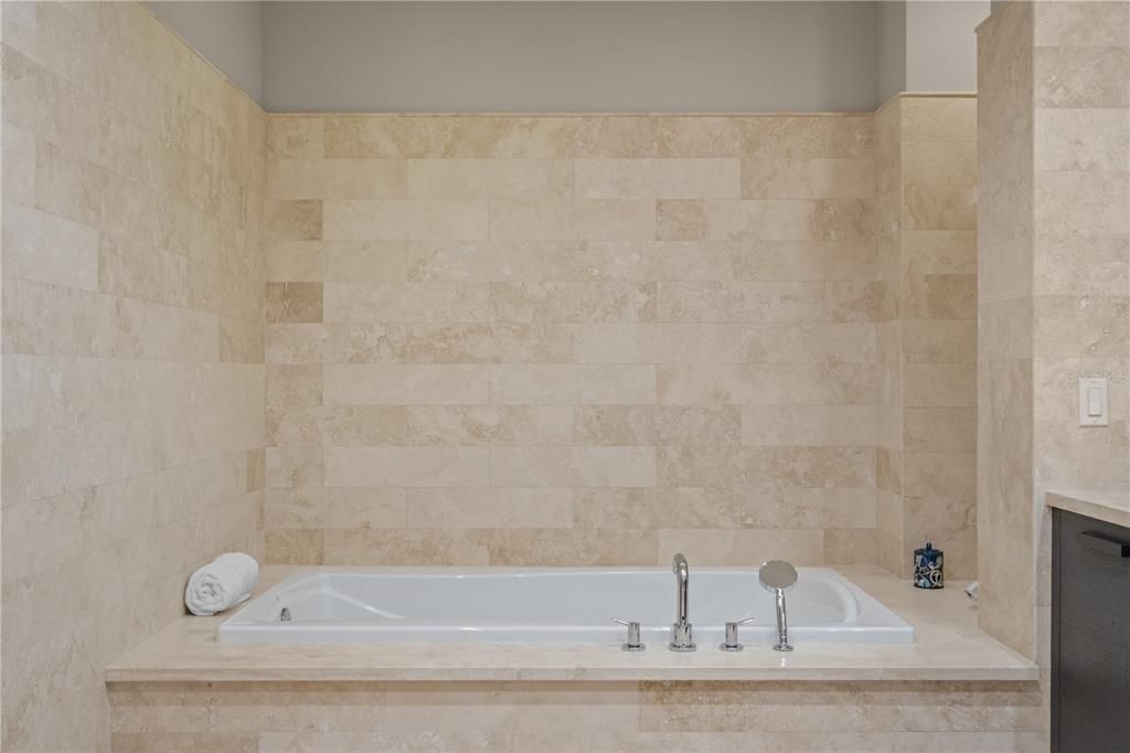 For Sale: $4,150,000 (4 beds, 4 baths, 3461 Square Feet)