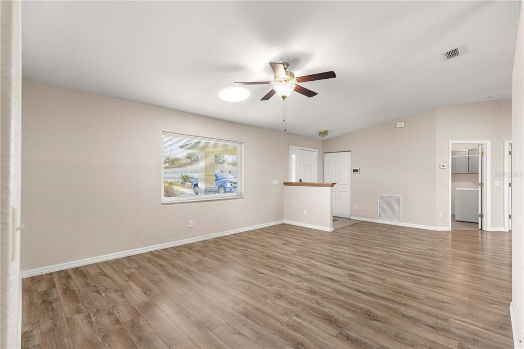 For Sale: $224,900 (3 beds, 2 baths, 1494 Square Feet)