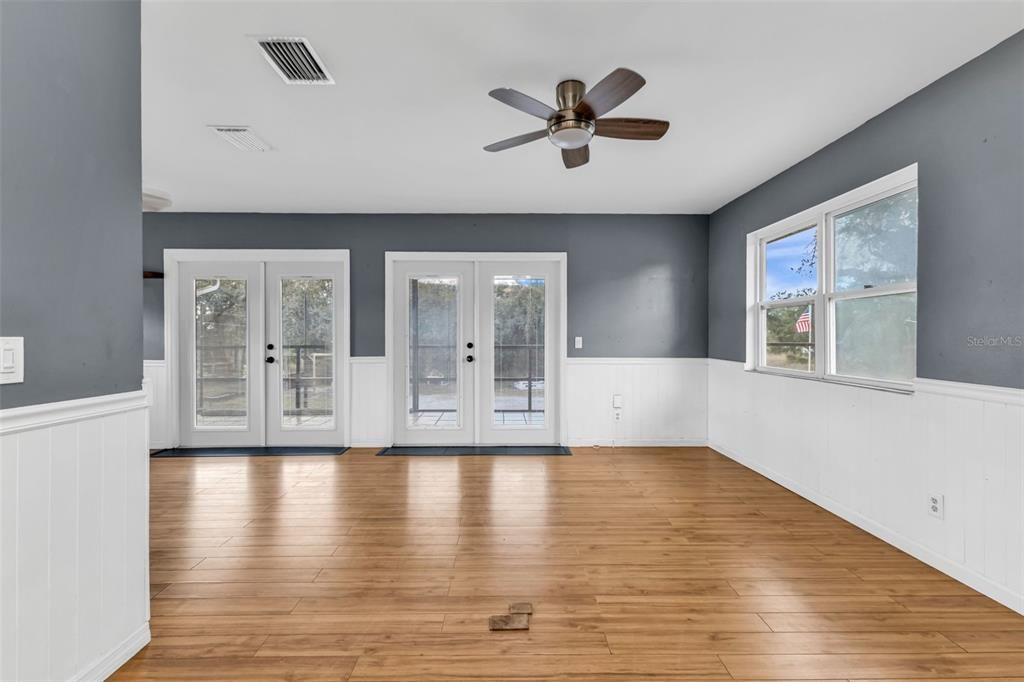 待售: $250,000 (2 贝兹, 1 浴室, 1152 平方英尺)