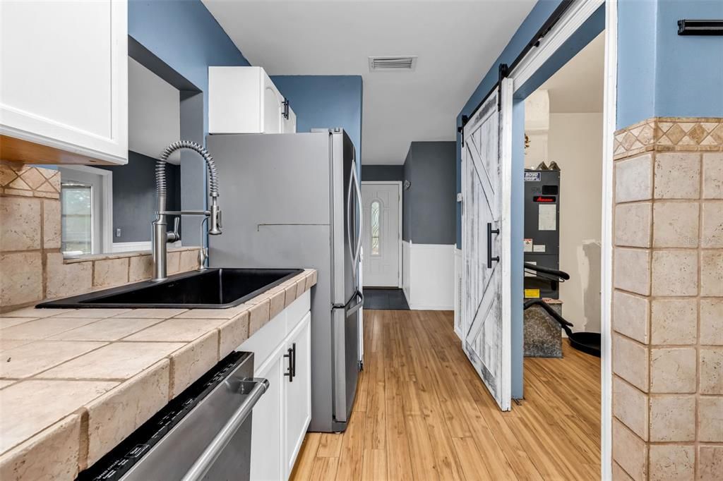 待售: $250,000 (2 贝兹, 1 浴室, 1152 平方英尺)