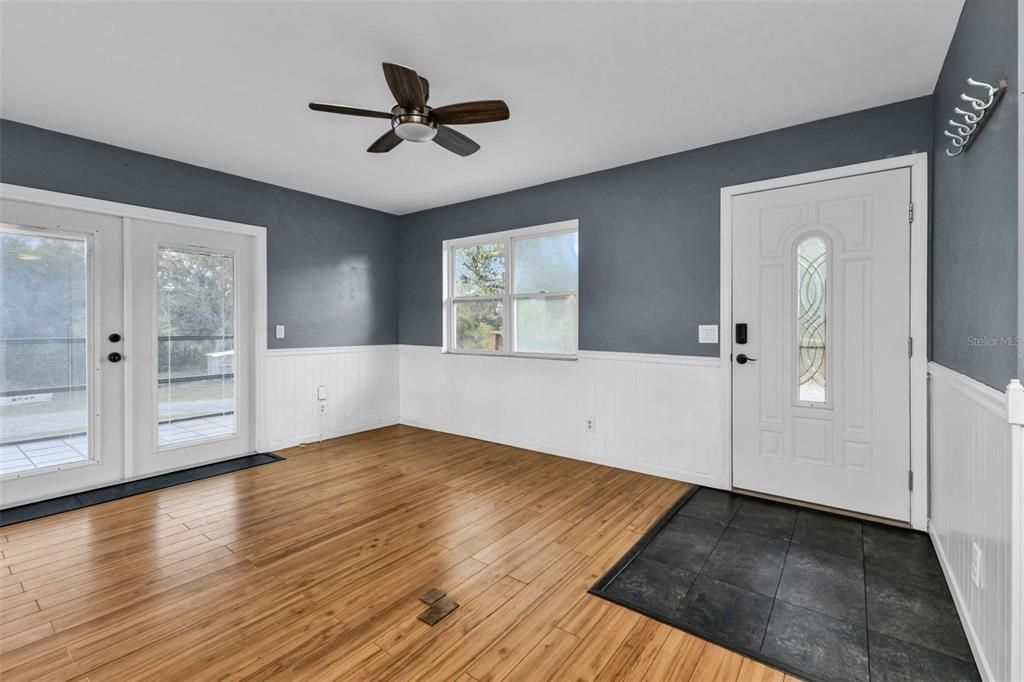 待售: $250,000 (2 贝兹, 1 浴室, 1152 平方英尺)