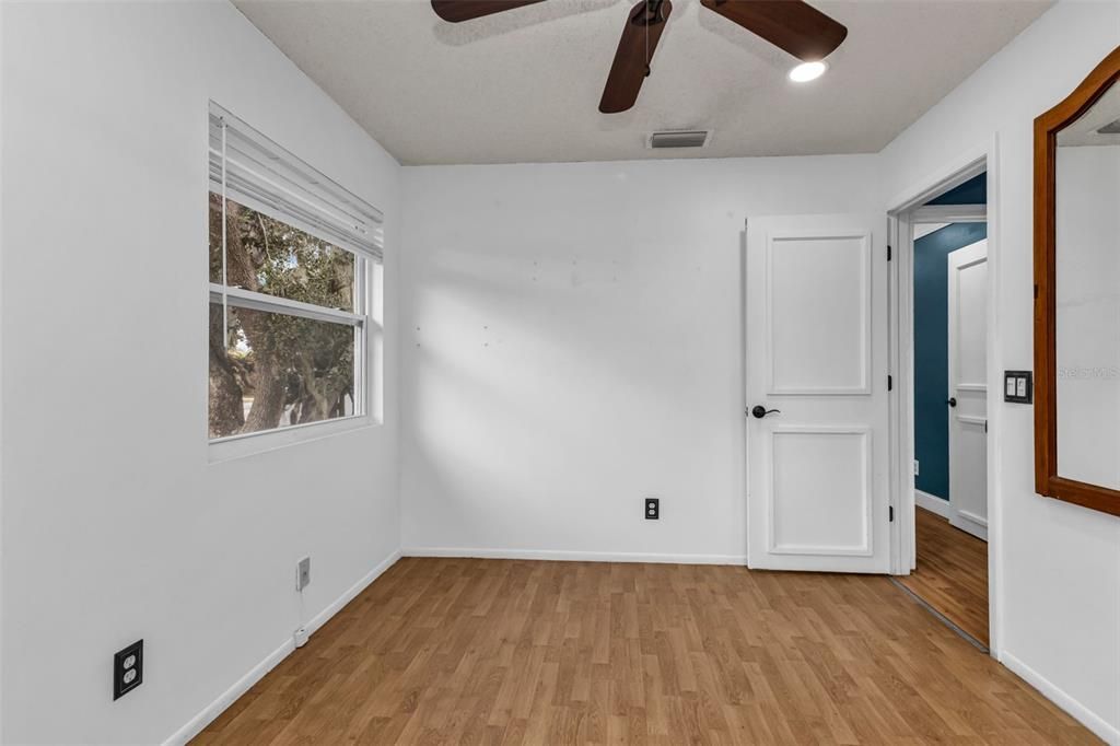 待售: $250,000 (2 贝兹, 1 浴室, 1152 平方英尺)