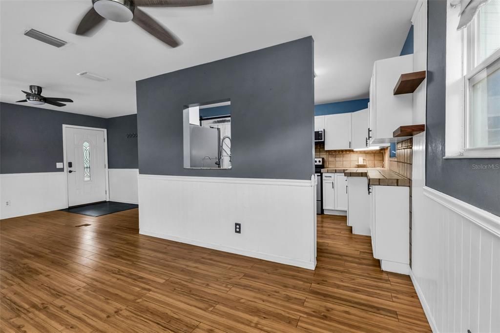 待售: $250,000 (2 贝兹, 1 浴室, 1152 平方英尺)