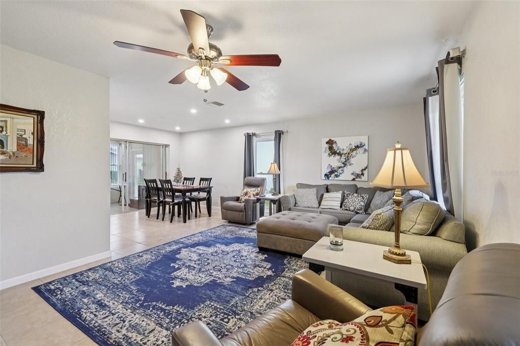 En Venta: $299,900 (2 camas, 2 baños, 1410 Pies cuadrados)