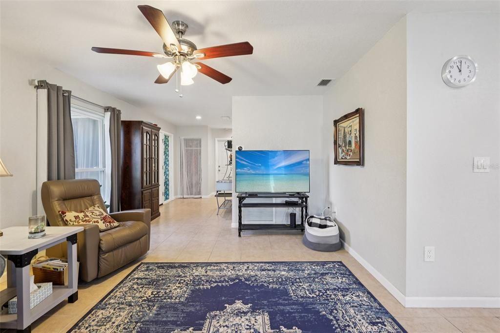 En Venta: $299,900 (2 camas, 2 baños, 1410 Pies cuadrados)