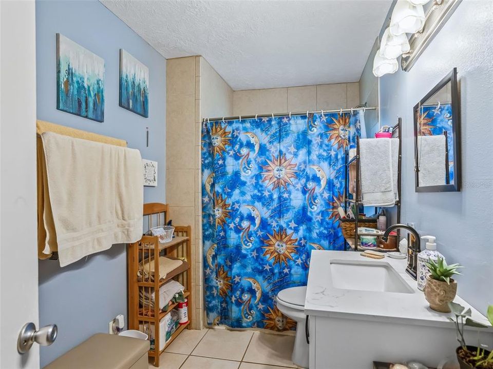 For Sale: $165,000 (2 beds, 1 baths, 1376 Square Feet)