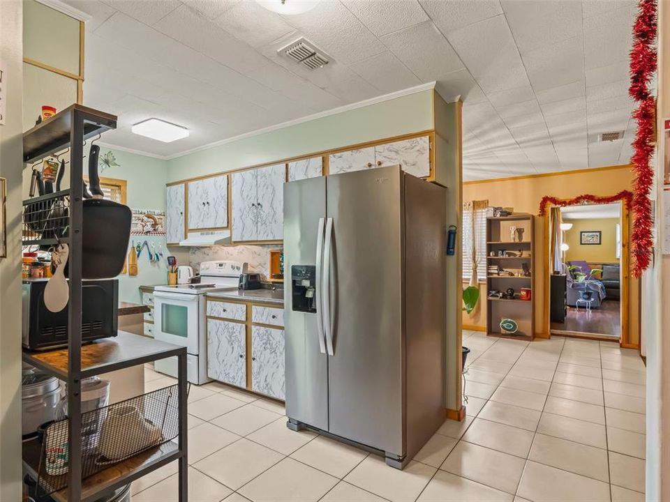 For Sale: $165,000 (2 beds, 1 baths, 1376 Square Feet)