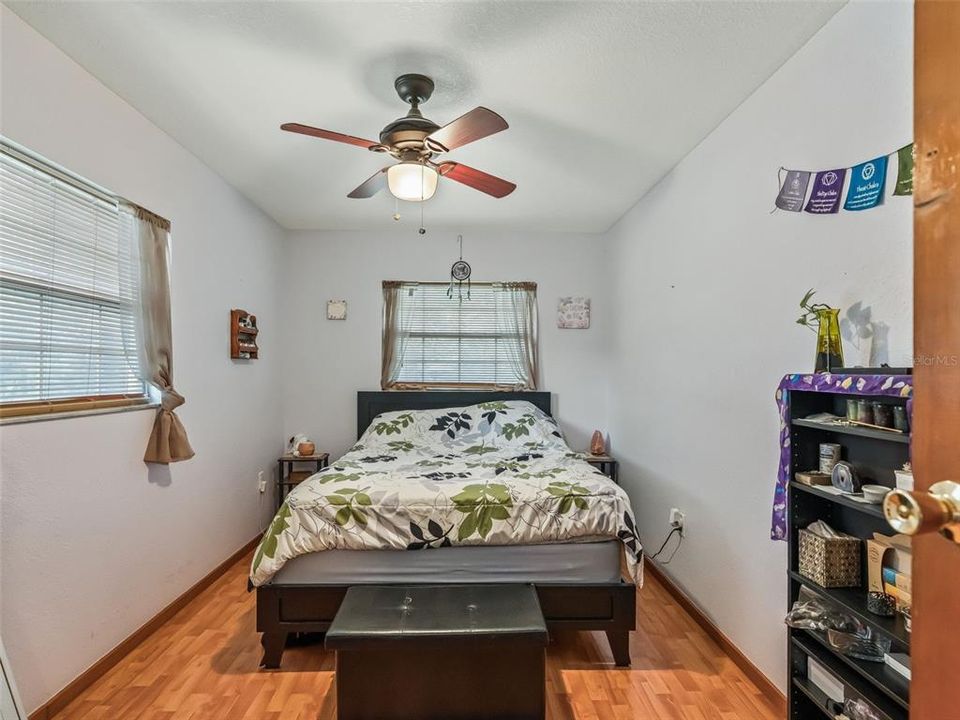 For Sale: $165,000 (2 beds, 1 baths, 1376 Square Feet)