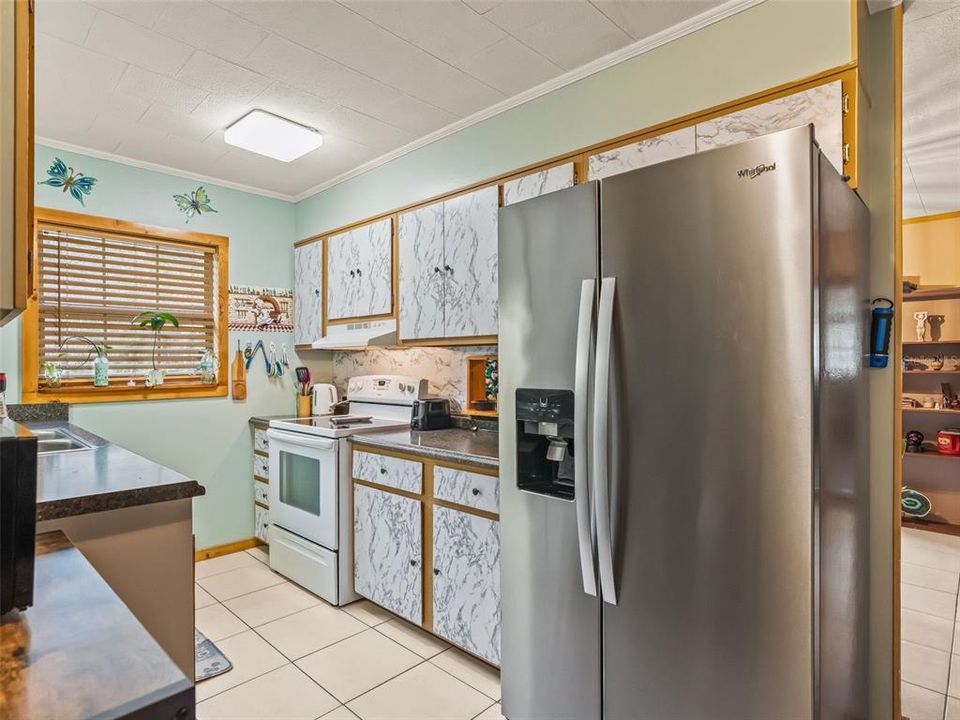 For Sale: $165,000 (2 beds, 1 baths, 1376 Square Feet)