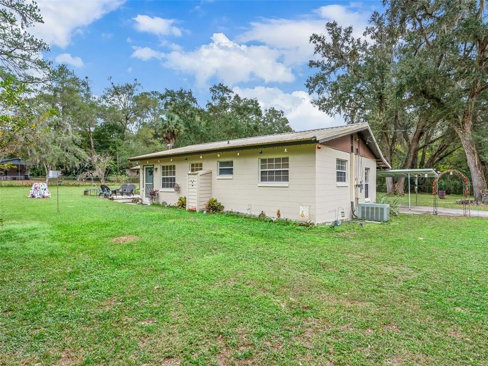 For Sale: $165,000 (2 beds, 1 baths, 1376 Square Feet)