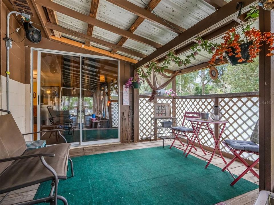 For Sale: $165,000 (2 beds, 1 baths, 1376 Square Feet)