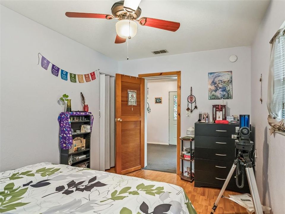 For Sale: $165,000 (2 beds, 1 baths, 1376 Square Feet)