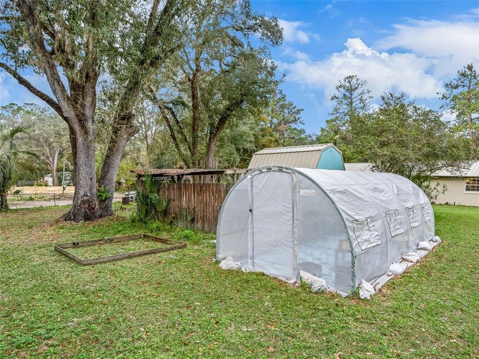 For Sale: $165,000 (2 beds, 1 baths, 1376 Square Feet)