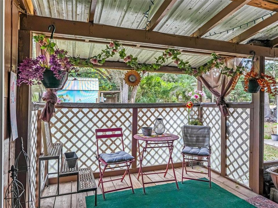 For Sale: $165,000 (2 beds, 1 baths, 1376 Square Feet)