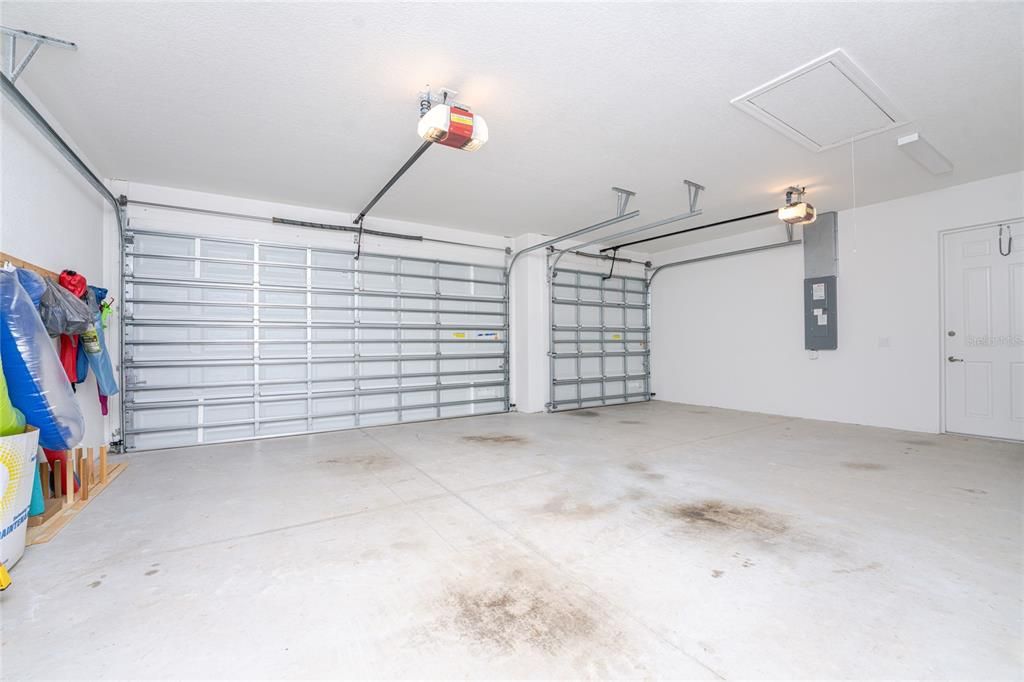 For Sale: $570,000 (3 beds, 2 baths, 2098 Square Feet)