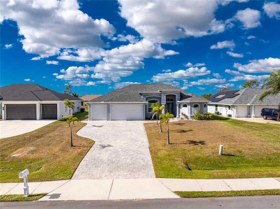 For Sale: $570,000 (3 beds, 2 baths, 2098 Square Feet)