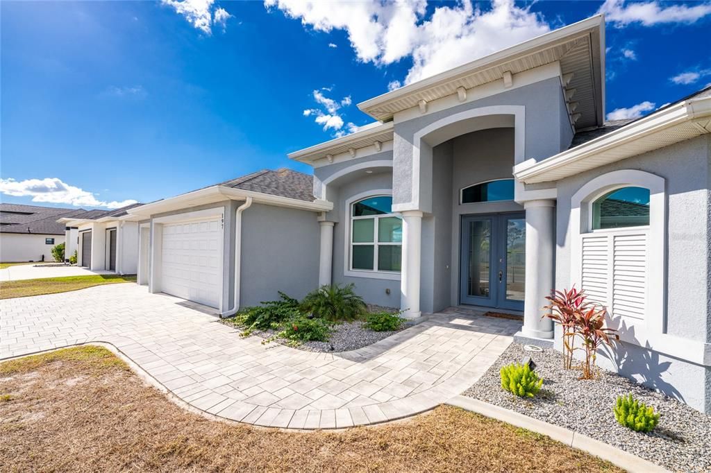 For Sale: $570,000 (3 beds, 2 baths, 2098 Square Feet)