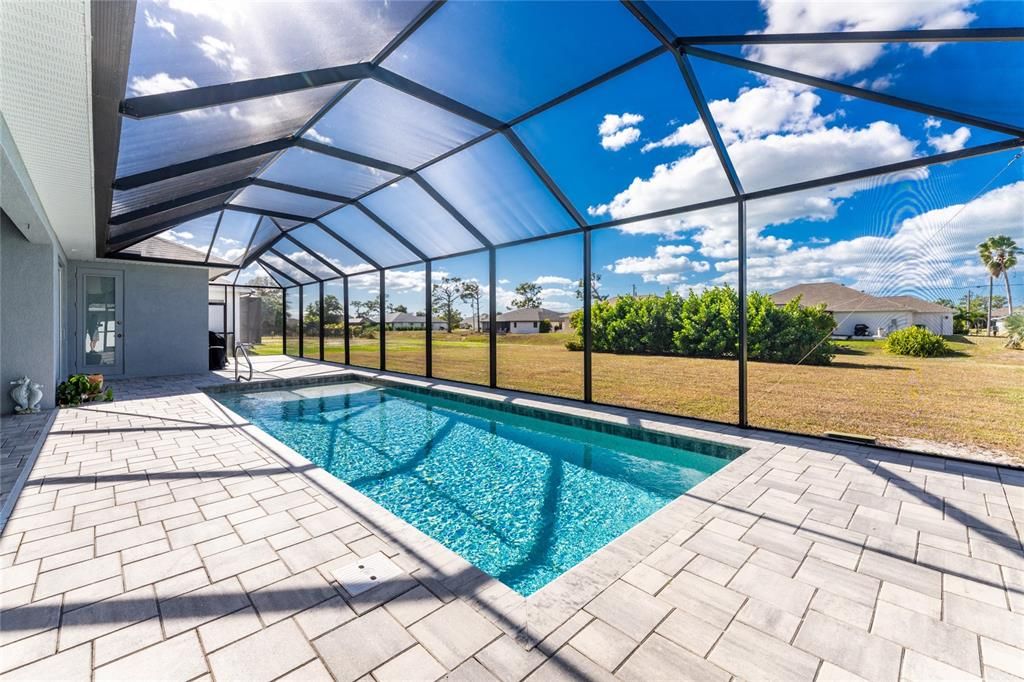 For Sale: $570,000 (3 beds, 2 baths, 2098 Square Feet)