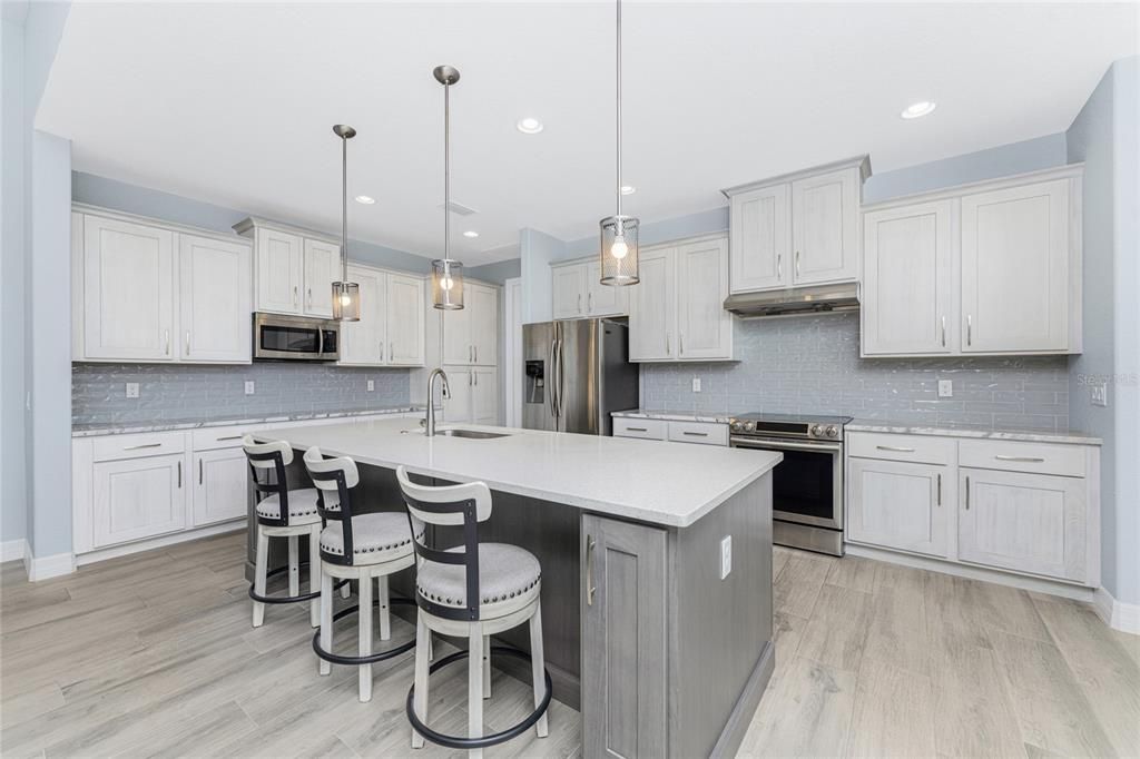 For Sale: $570,000 (3 beds, 2 baths, 2098 Square Feet)