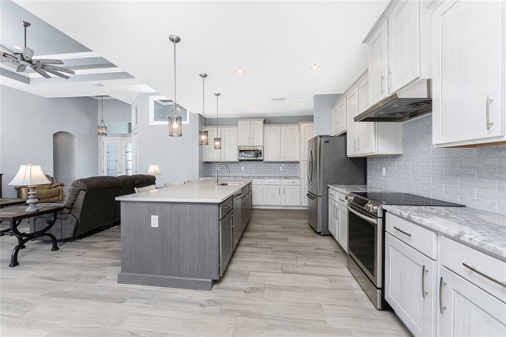 For Sale: $570,000 (3 beds, 2 baths, 2098 Square Feet)