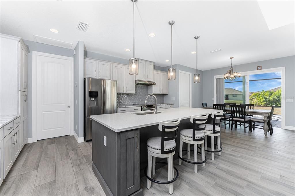 For Sale: $570,000 (3 beds, 2 baths, 2098 Square Feet)