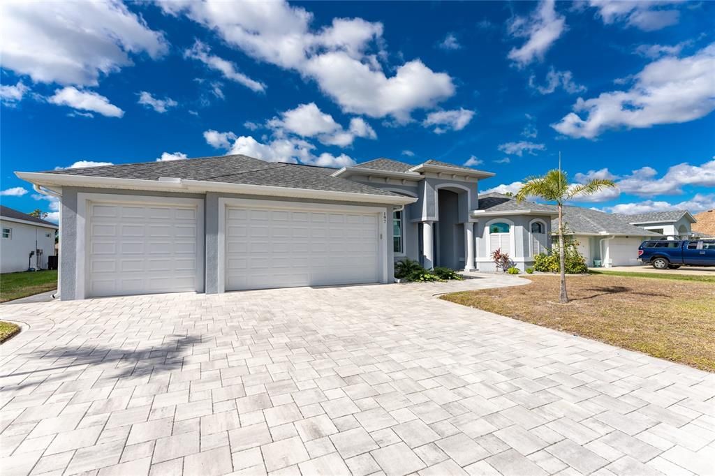 For Sale: $570,000 (3 beds, 2 baths, 2098 Square Feet)