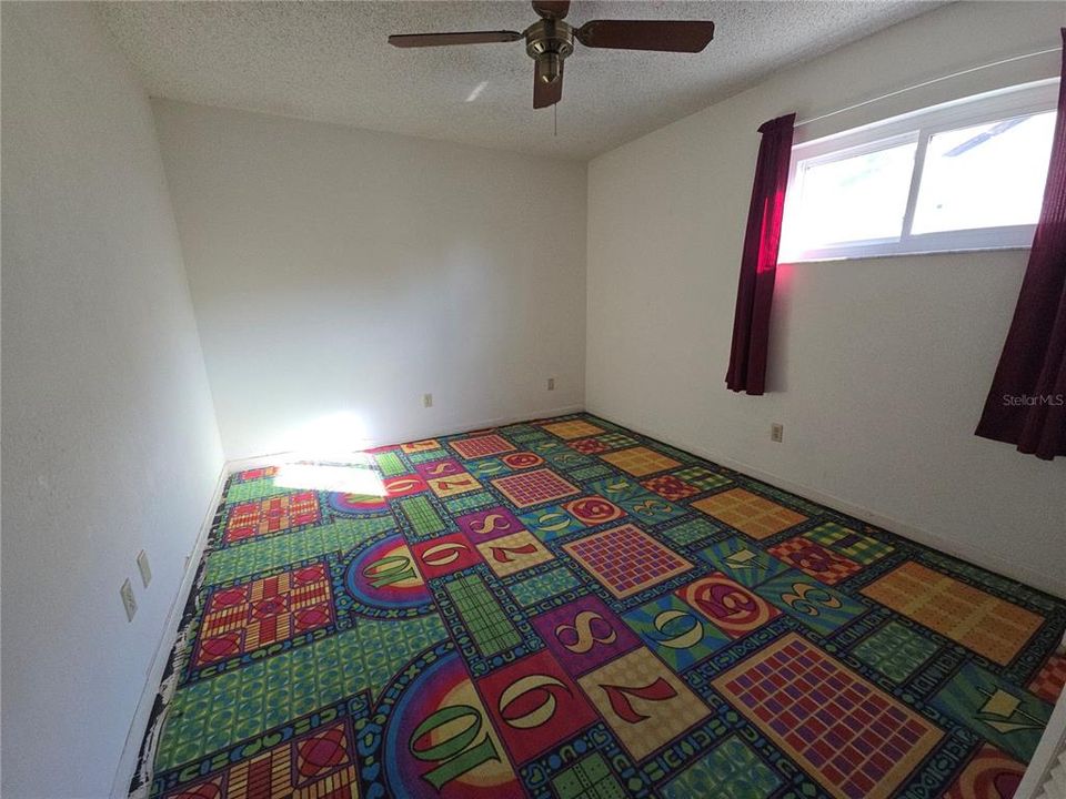 En Venta: $450,000 (4 camas, 2 baños, 1992 Pies cuadrados)