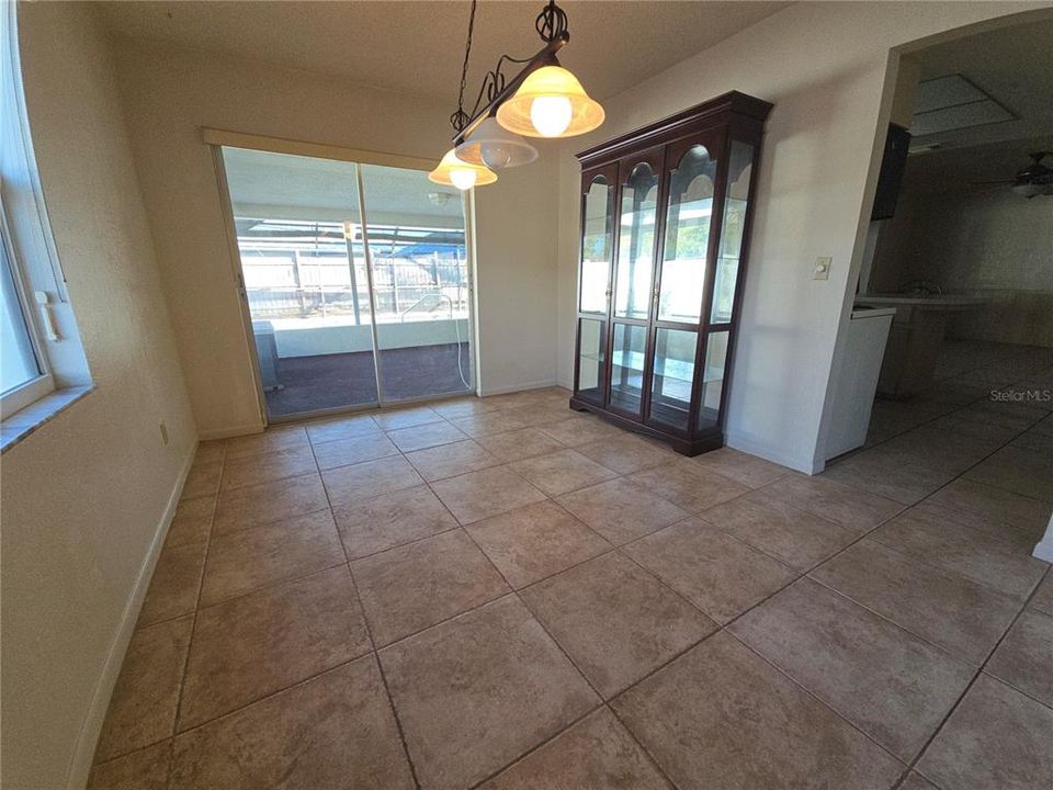 En Venta: $450,000 (4 camas, 2 baños, 1992 Pies cuadrados)