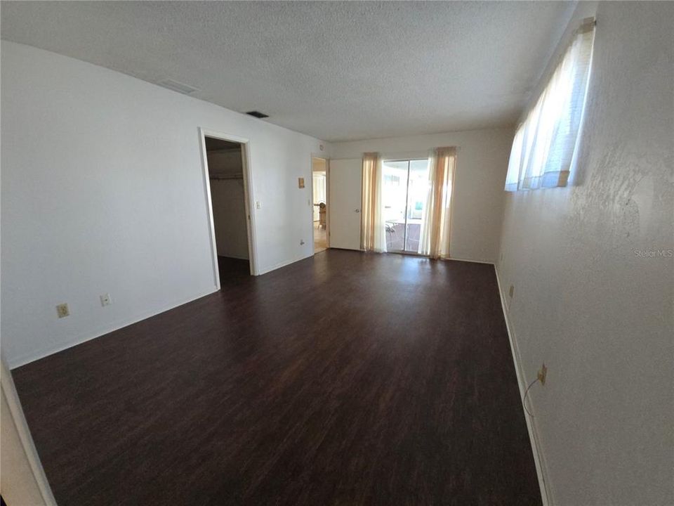 En Venta: $450,000 (4 camas, 2 baños, 1992 Pies cuadrados)