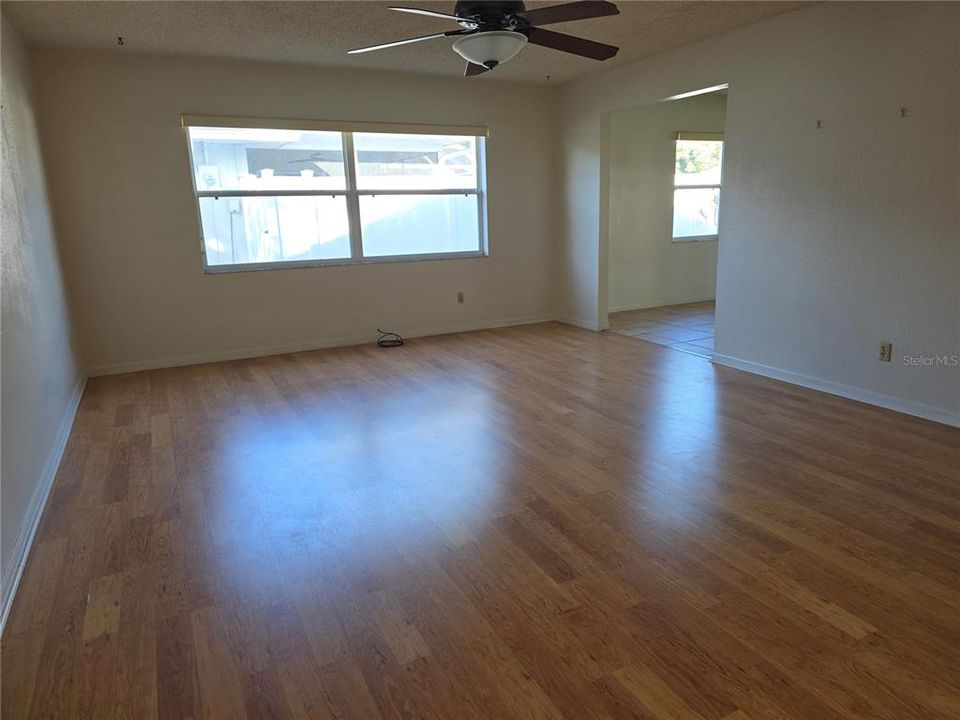 En Venta: $450,000 (4 camas, 2 baños, 1992 Pies cuadrados)