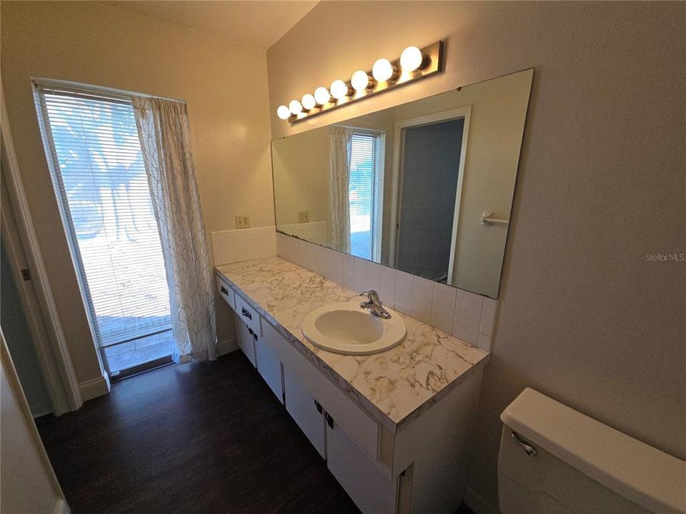 En Venta: $450,000 (4 camas, 2 baños, 1992 Pies cuadrados)