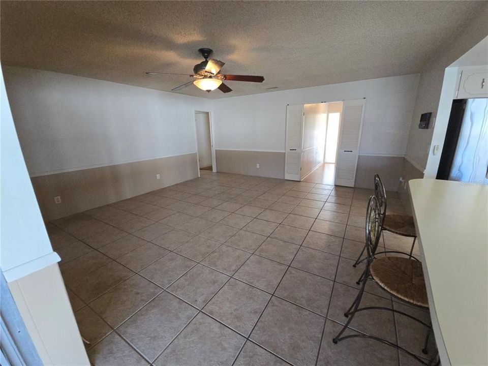 En Venta: $450,000 (4 camas, 2 baños, 1992 Pies cuadrados)