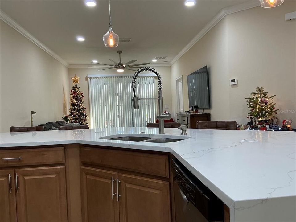 На продажу: $315,000 (2 спален, 2 ванн, 1374 Квадратных фут)