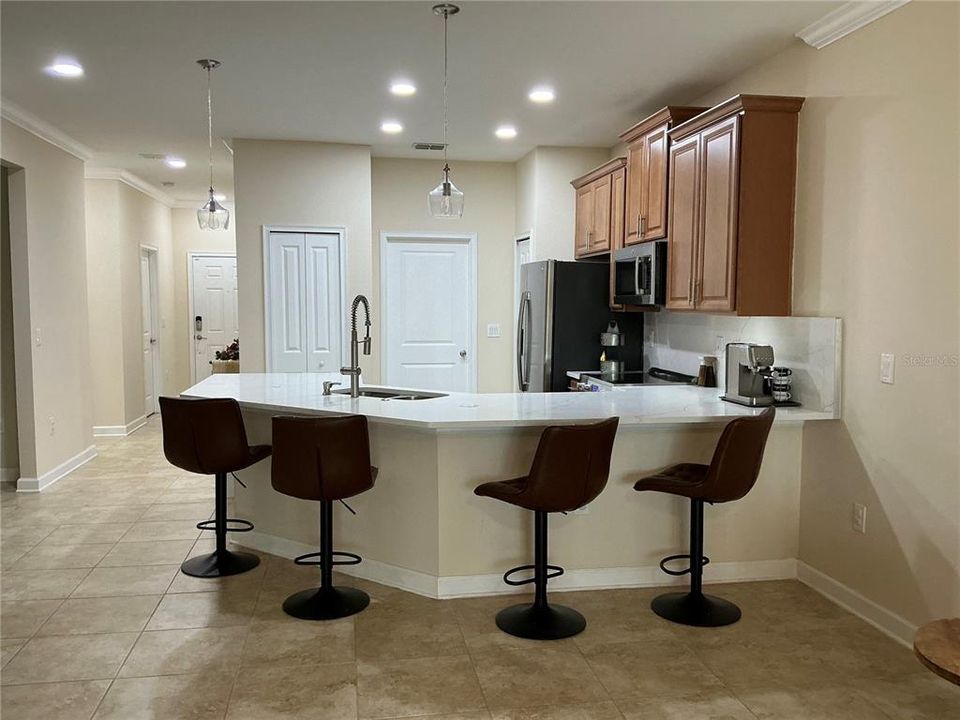 На продажу: $315,000 (2 спален, 2 ванн, 1374 Квадратных фут)