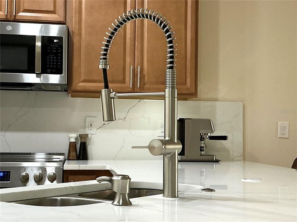 На продажу: $315,000 (2 спален, 2 ванн, 1374 Квадратных фут)