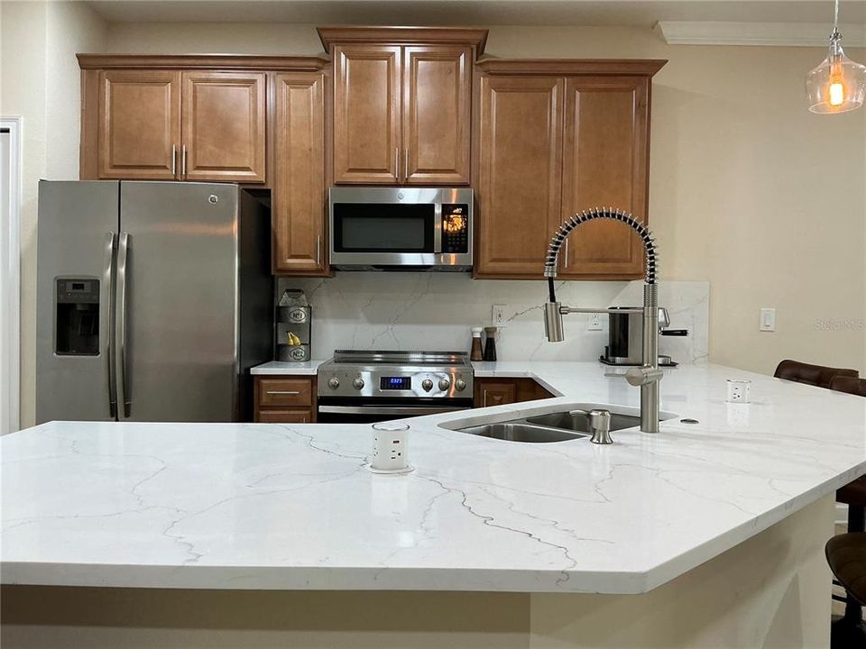 На продажу: $315,000 (2 спален, 2 ванн, 1374 Квадратных фут)